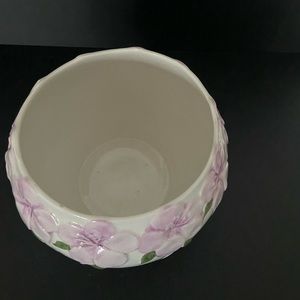 Beautiful SAFARIL planter with purple flowers.  Handmade, hand painted Portugal